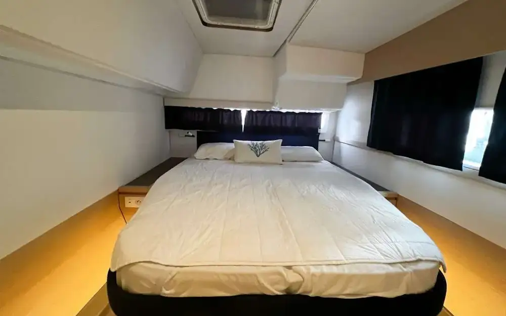 slider 11 Fountaine Pajot Helia 44