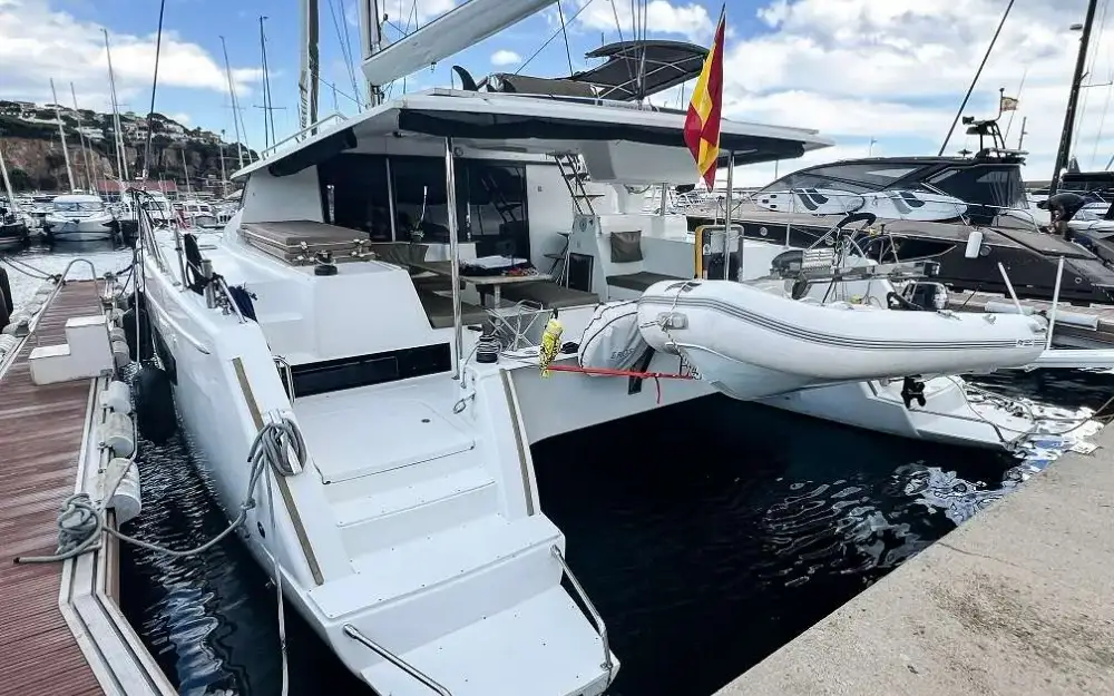 slider 12 Fountaine Pajot Helia 44