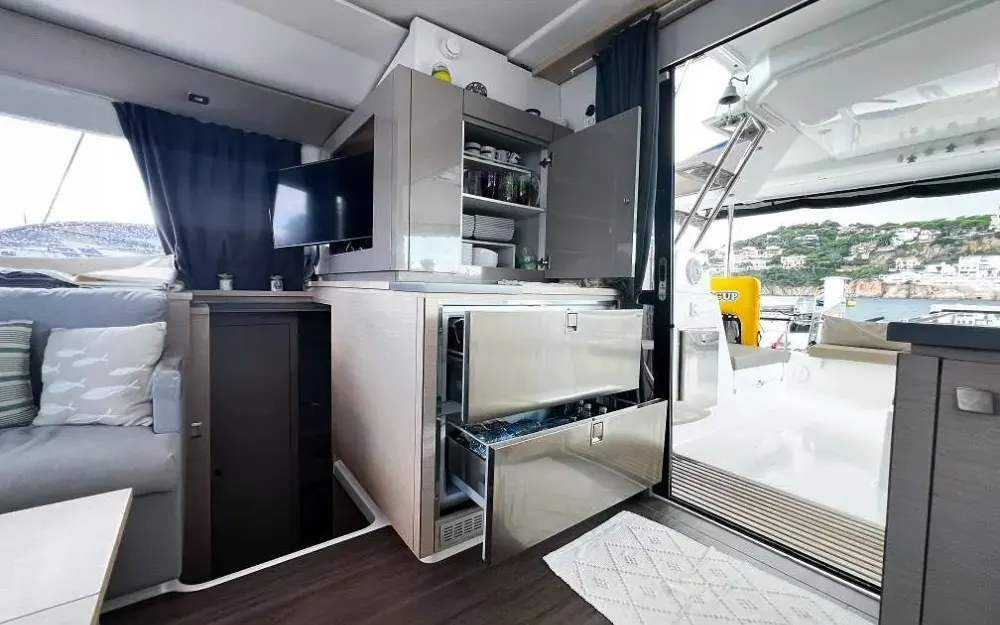 slider 13 Fountaine Pajot Helia 44 - null