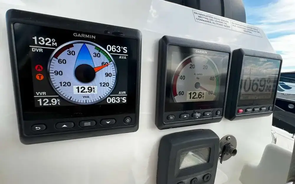 slider 17 Fountaine Pajot Helia 44