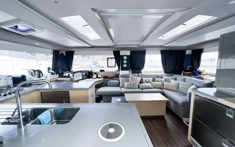 slider 1 Fountaine Pajot Helia 44 - null