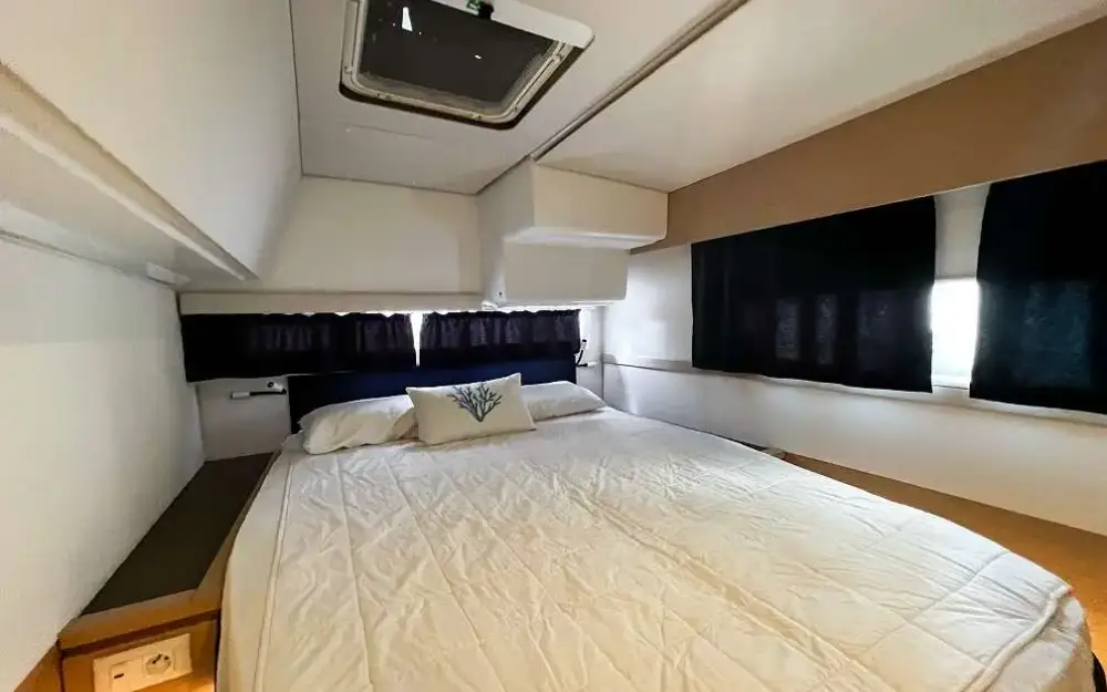 slider 20 Fountaine Pajot Helia 44