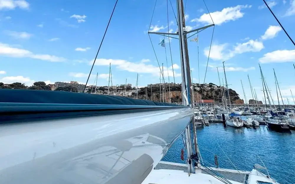 slider 21 Fountaine Pajot Helia 44