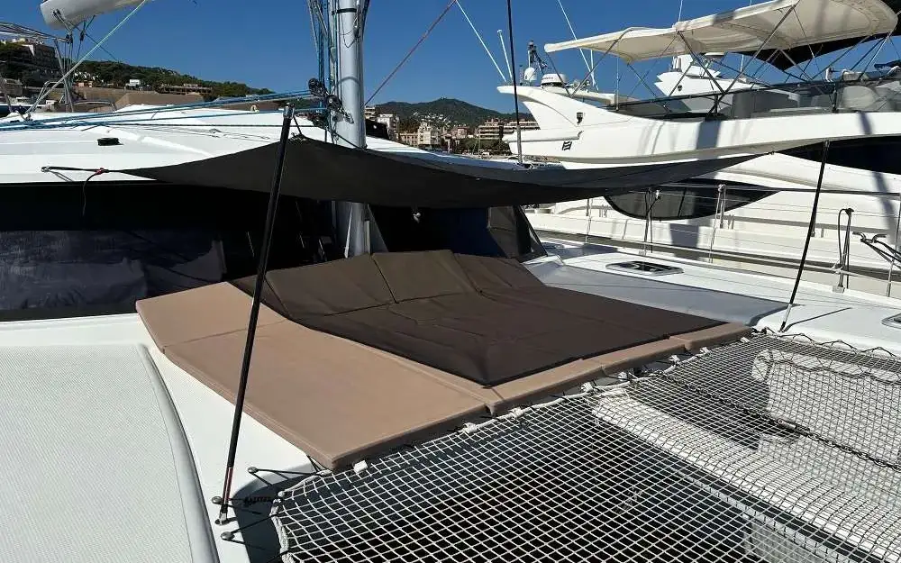 slider 24 Fountaine Pajot Helia 44