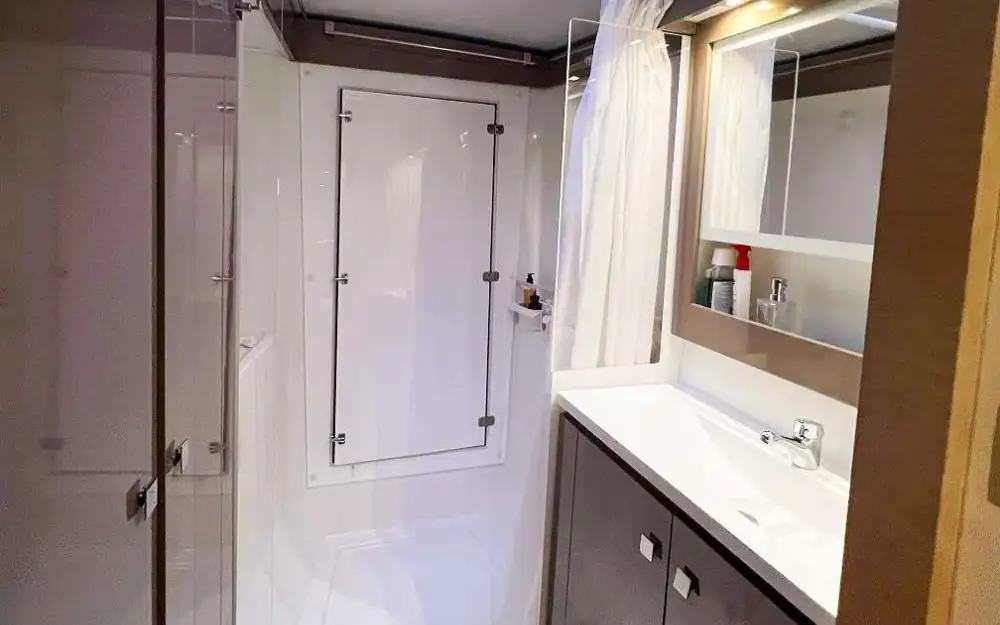 slider 27 Fountaine Pajot Helia 44