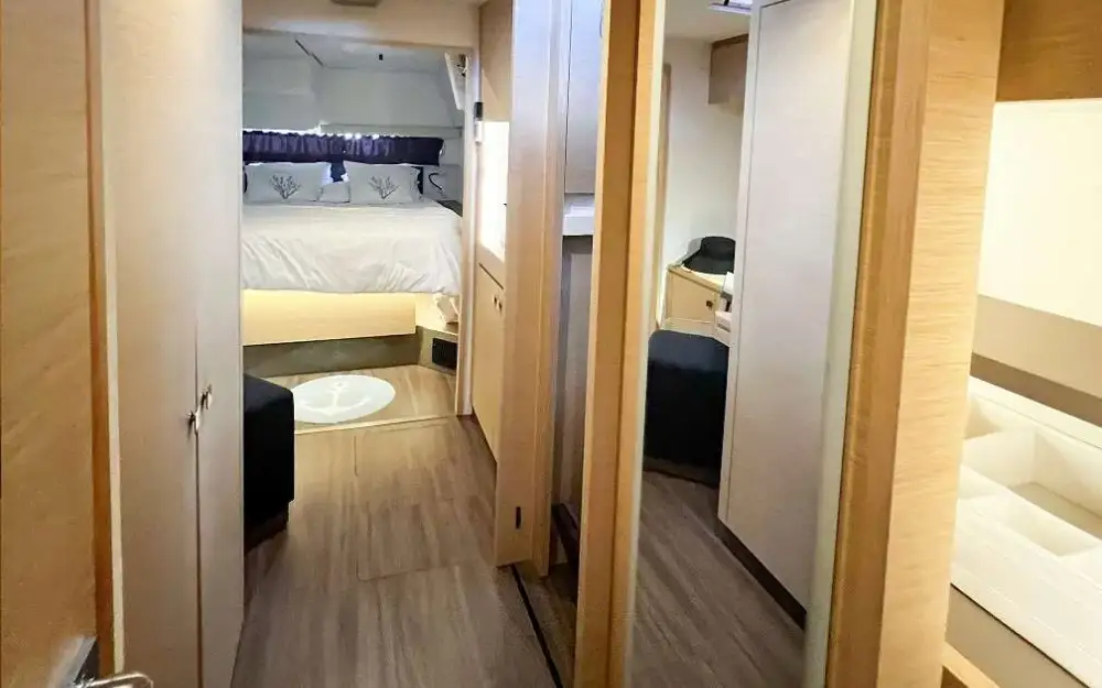 slider 29 Fountaine Pajot Helia 44