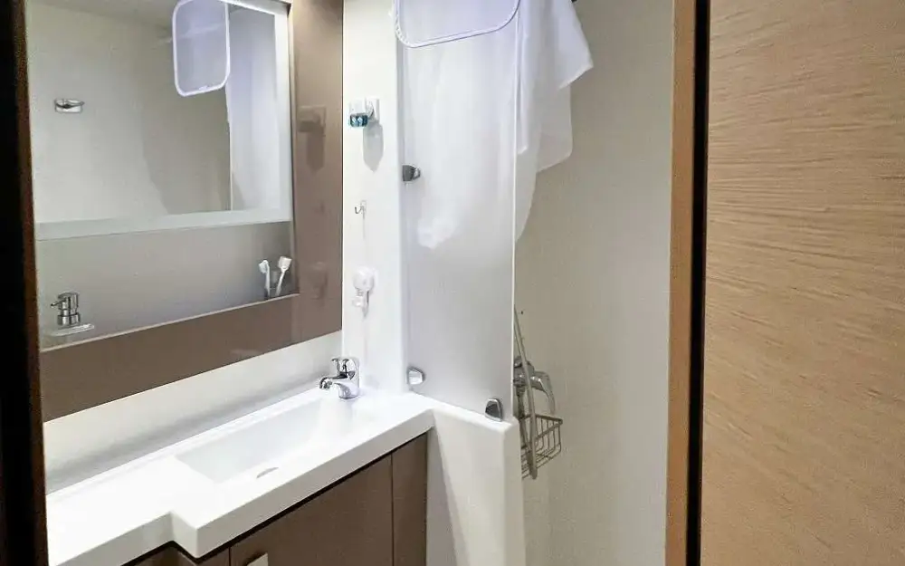 slider 30 Fountaine Pajot Helia 44
