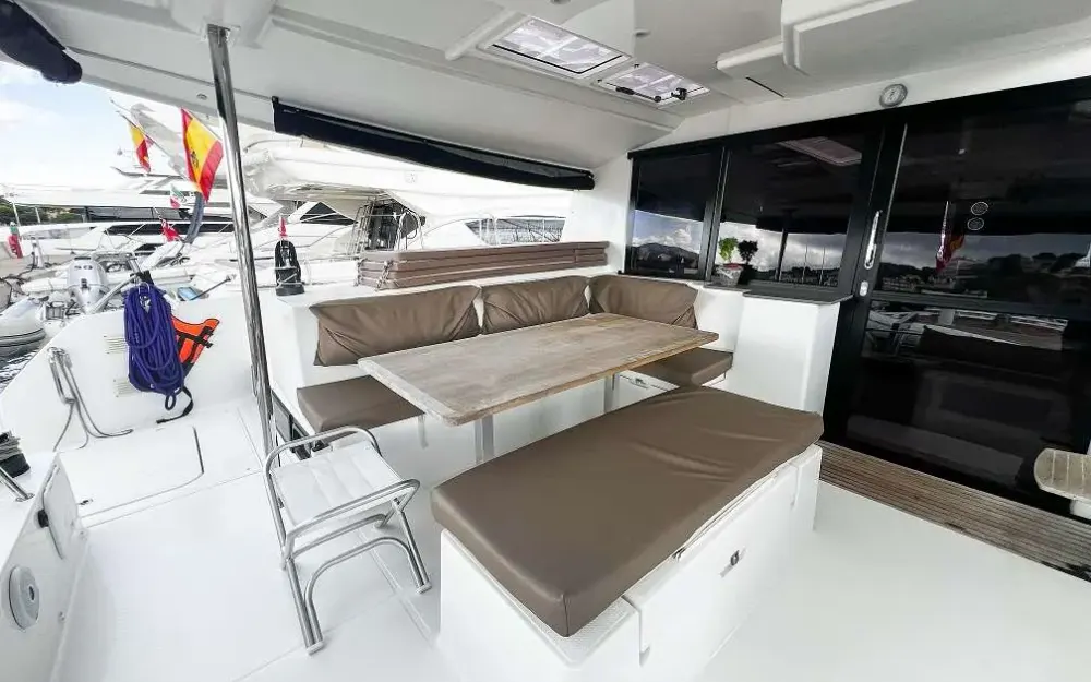 slider 33 Fountaine Pajot Helia 44 - null