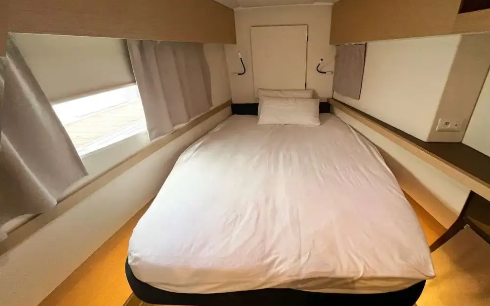 slider 34 Fountaine Pajot Helia 44