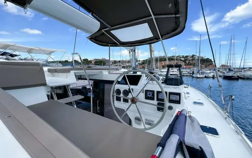 slider 37 Fountaine Pajot Helia 44 - null