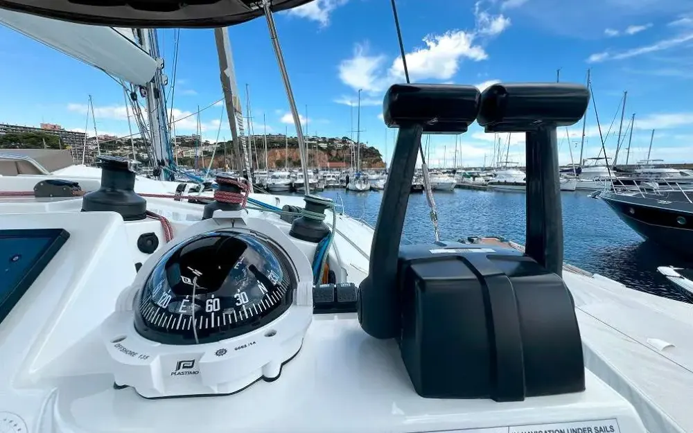 slider 41 Fountaine Pajot Helia 44 - null