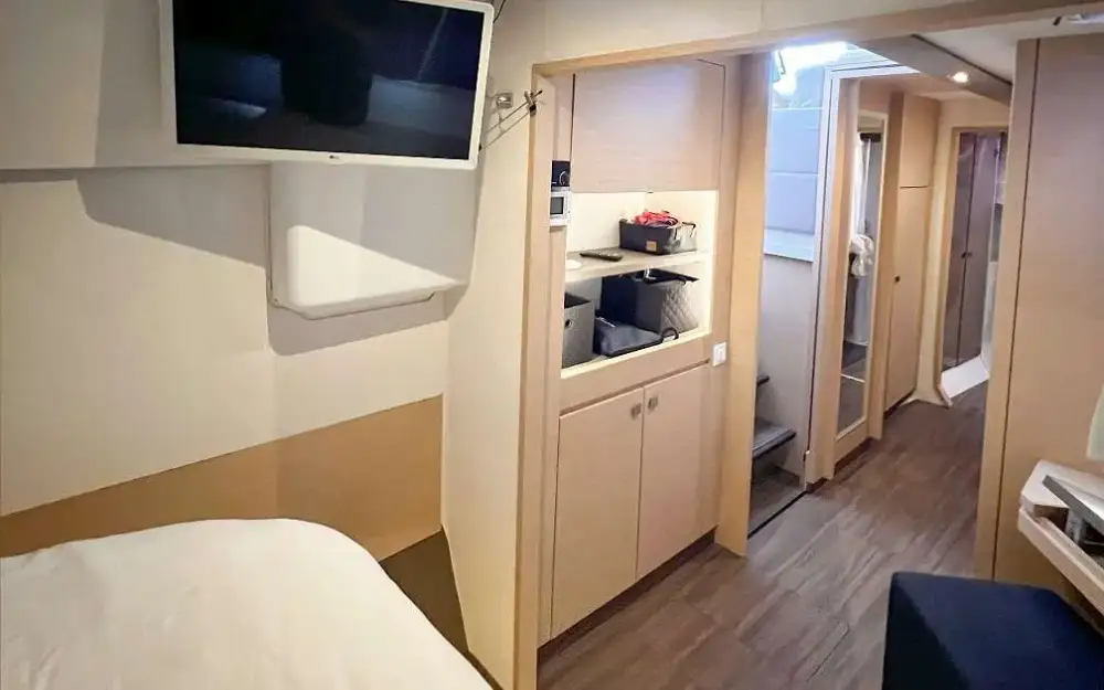 slider 43 Fountaine Pajot Helia 44