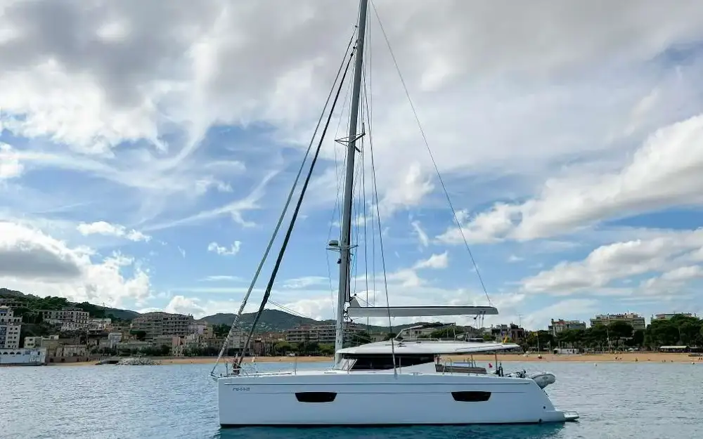 slider 44 Fountaine Pajot Helia 44