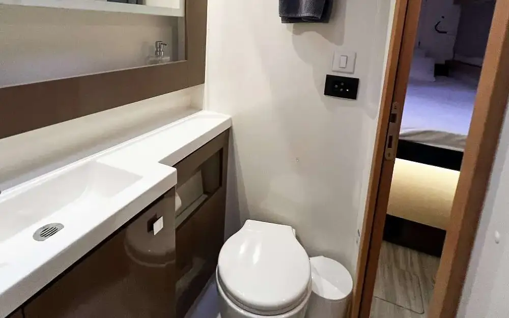 slider 50 Fountaine Pajot Helia 44