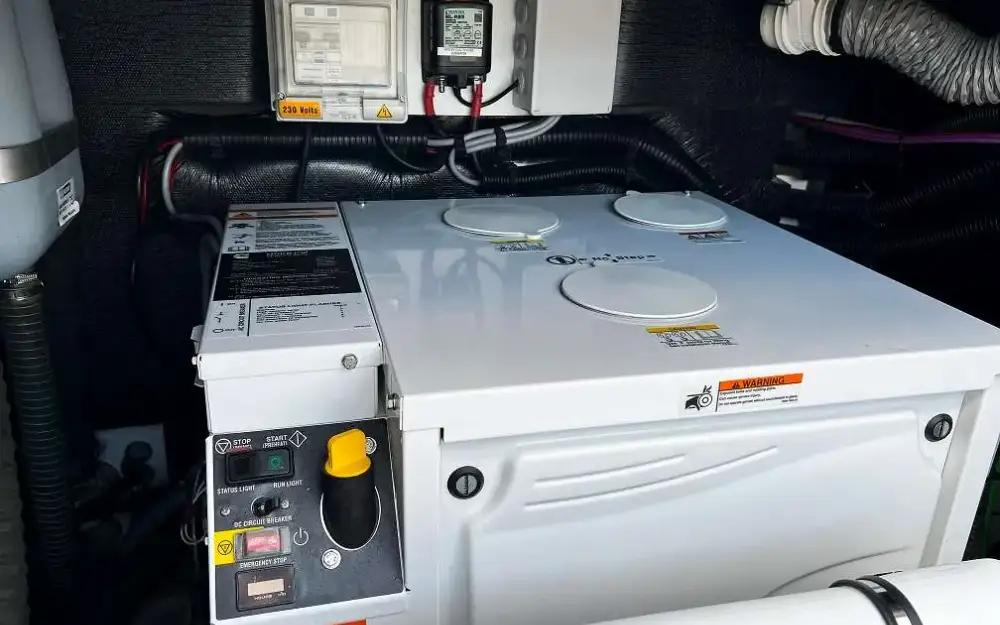 slider 6 Fountaine Pajot Helia 44