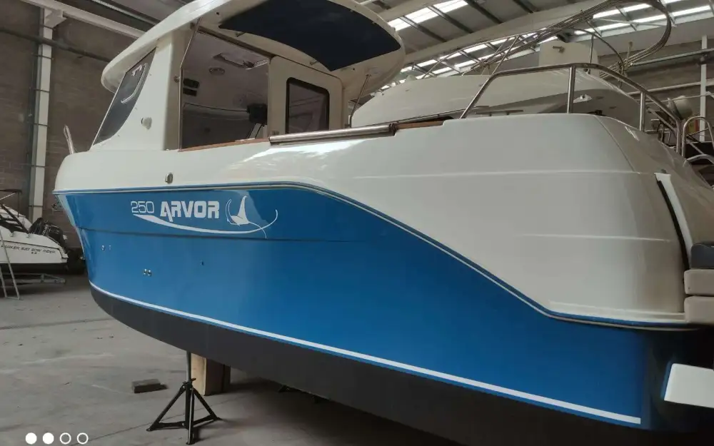 slider 1 Arvor  250