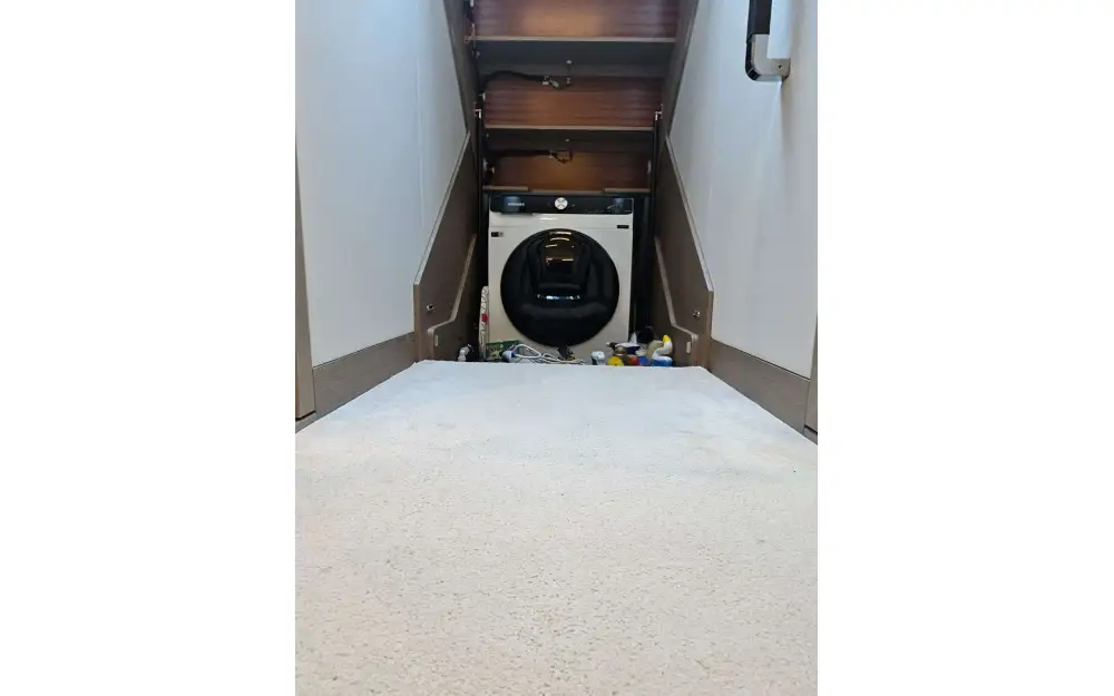slider 11 Jeanneau Prestige 590