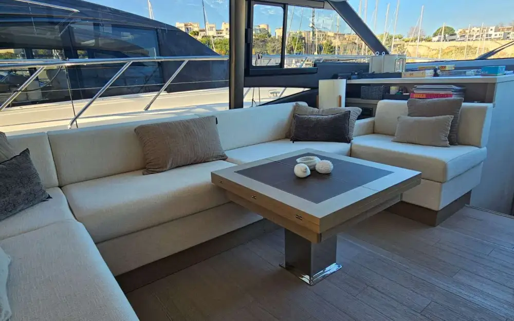 slider 13 Jeanneau Prestige 590