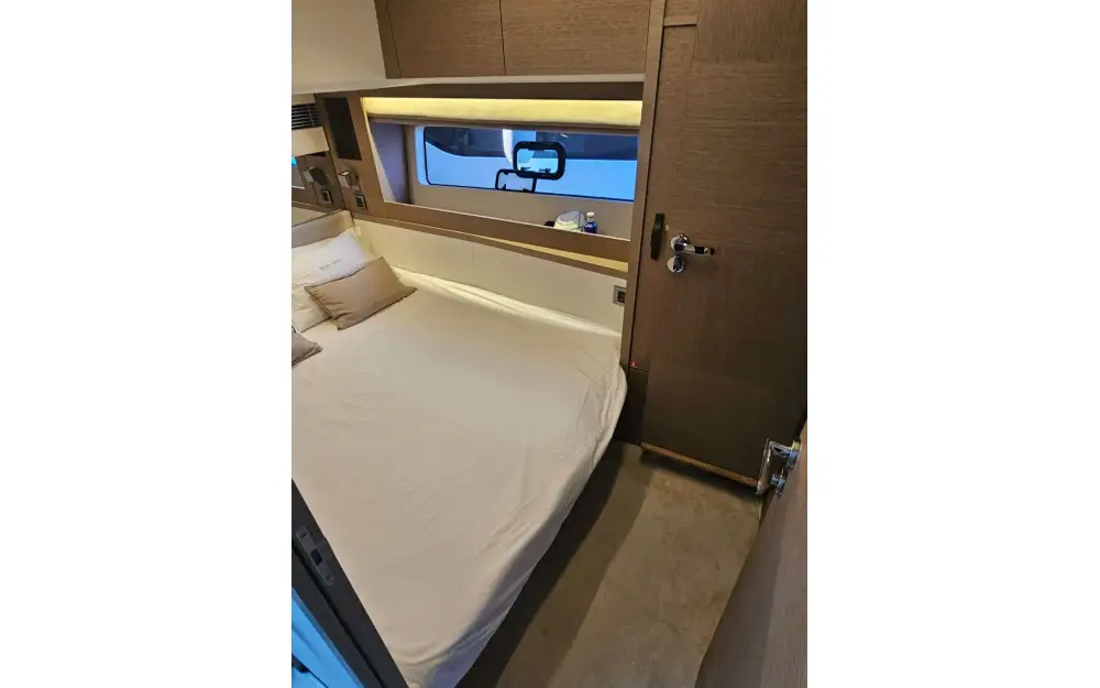 slider 14 Jeanneau Prestige 590