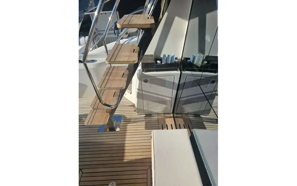 slider 16 Jeanneau Prestige 590