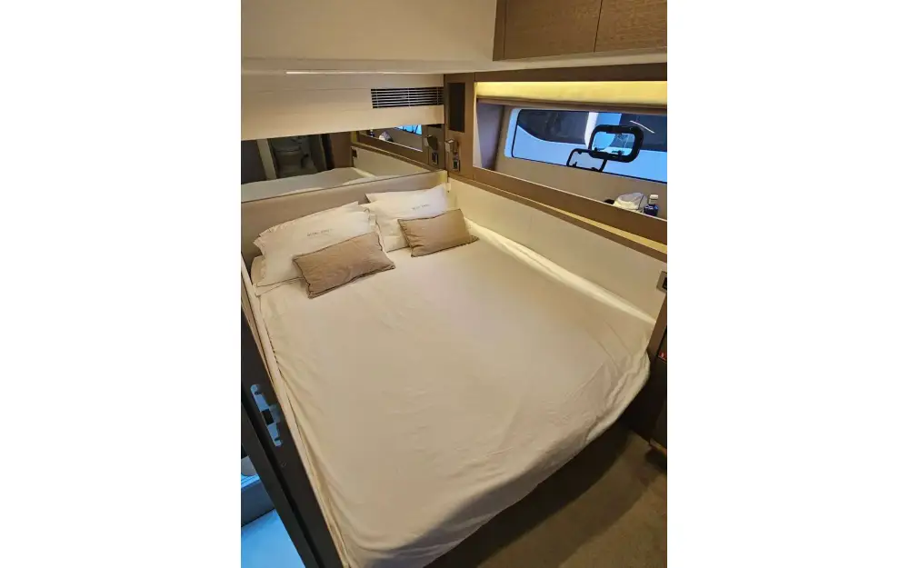 slider 18 Jeanneau Prestige 590