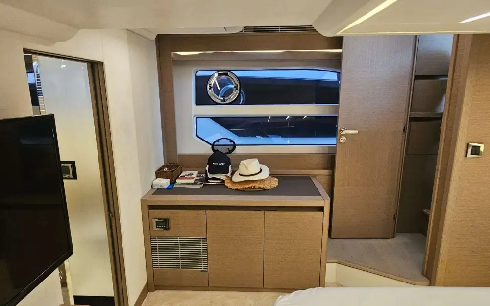 slider 19 Jeanneau Prestige 590