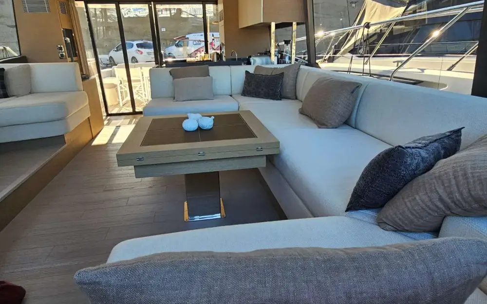 slider 20 Jeanneau Prestige 590