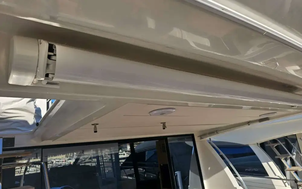 slider 27 Jeanneau Prestige 590