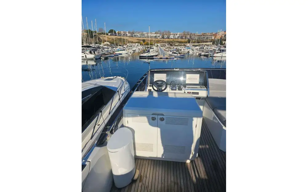 slider 28 Jeanneau Prestige 590