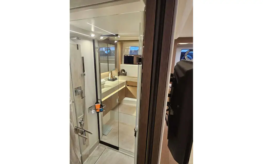 slider 30 Jeanneau Prestige 590