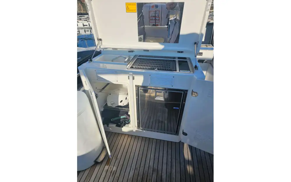 slider 35 Jeanneau Prestige 590