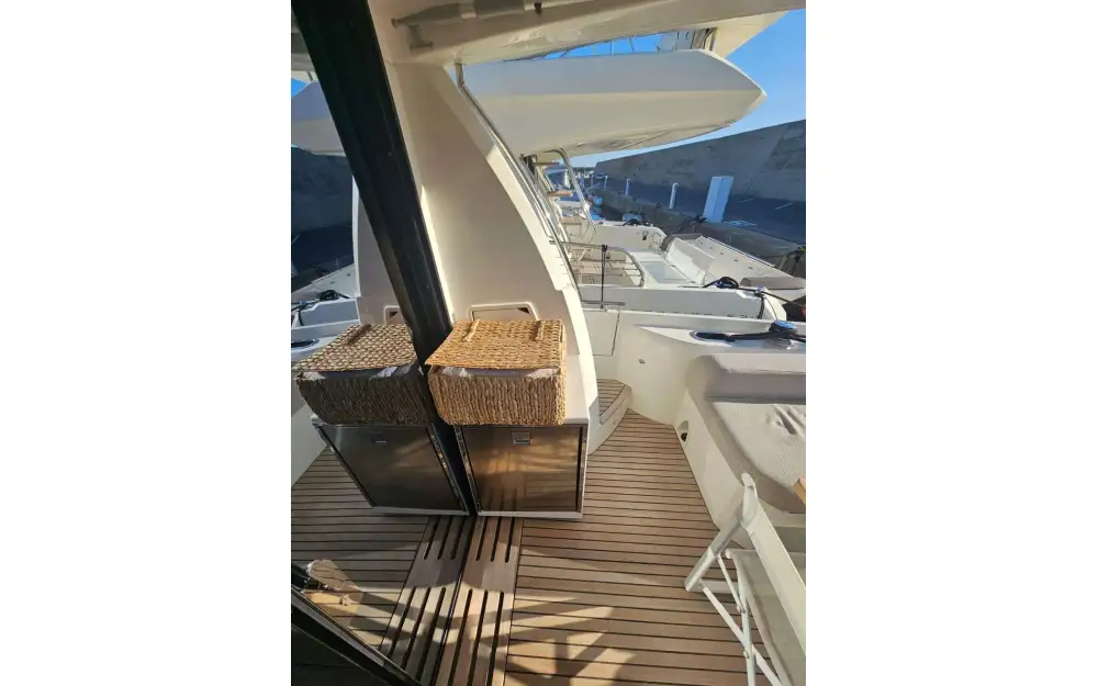 slider 41 Jeanneau Prestige 590