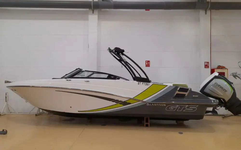 slider 8 Glastron  GTS 240