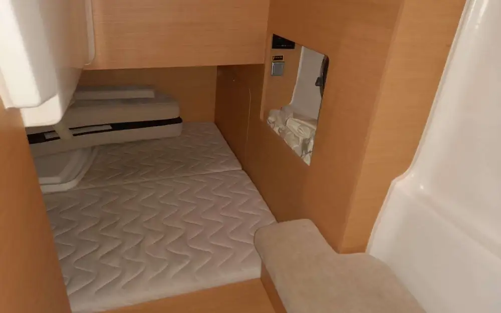 slider 9 Beneteau Monte Carlo 27