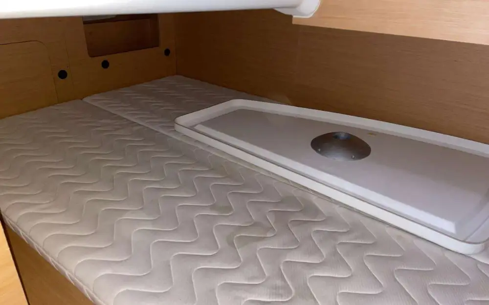 slider 11 Beneteau Monte Carlo 27