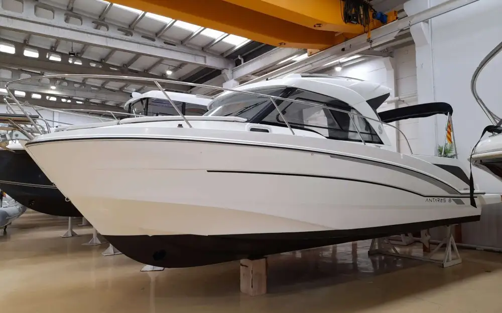 slider 0 Beneteau Antares 8 OB