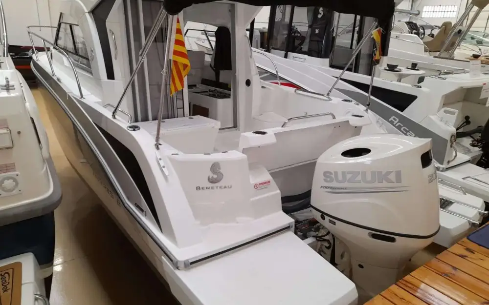 slider 4 Beneteau Antares 8 OB