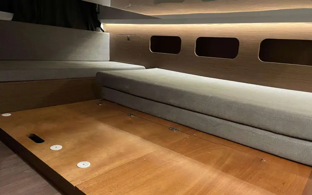 slider 9 Beneteau Antares 11 Fly