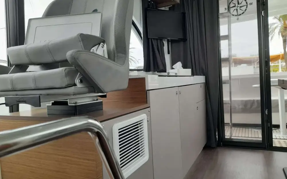 slider 17 Beneteau Antares 11 Fly