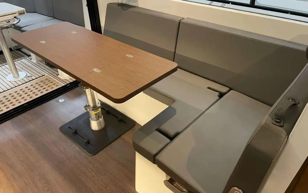 slider 24 Beneteau Antares 11 Fly