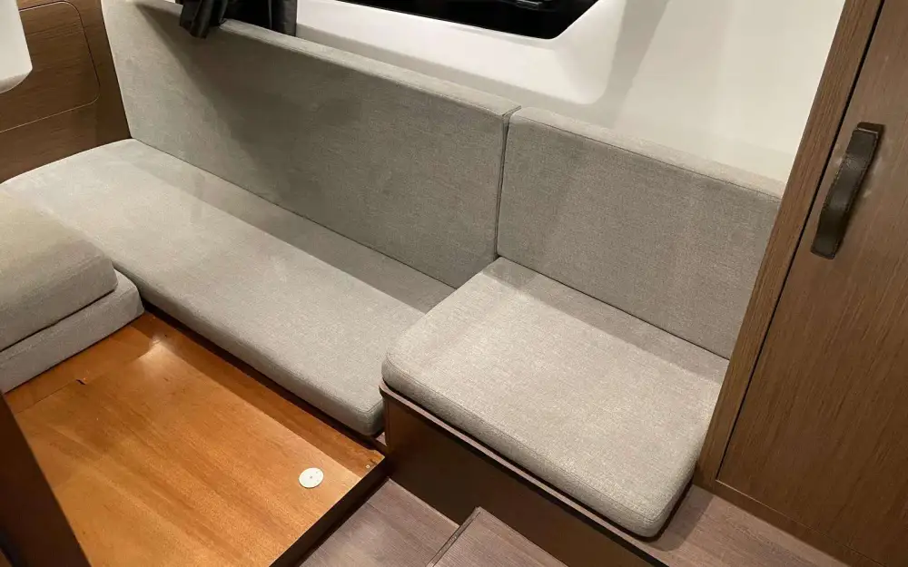 slider 27 Beneteau Antares 11 Fly