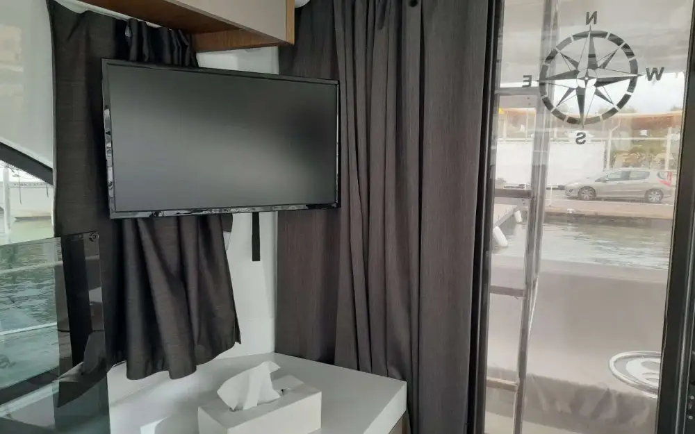 slider 2 Beneteau Antares 11 Fly