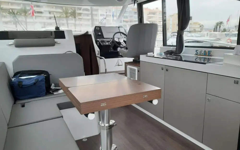slider 29 Beneteau Antares 11 Fly