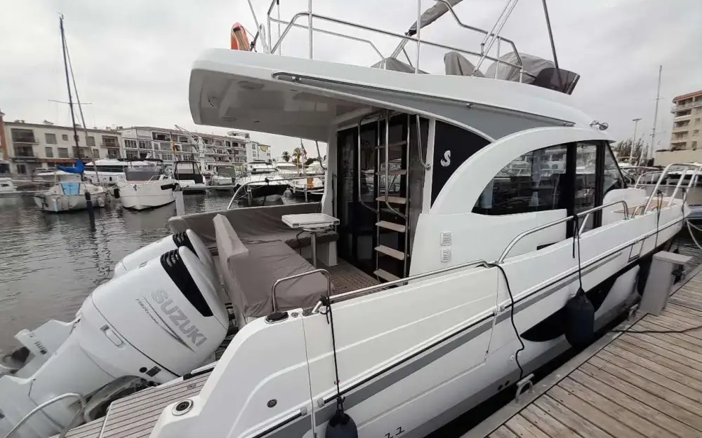slider 32 Beneteau Antares 11 Fly