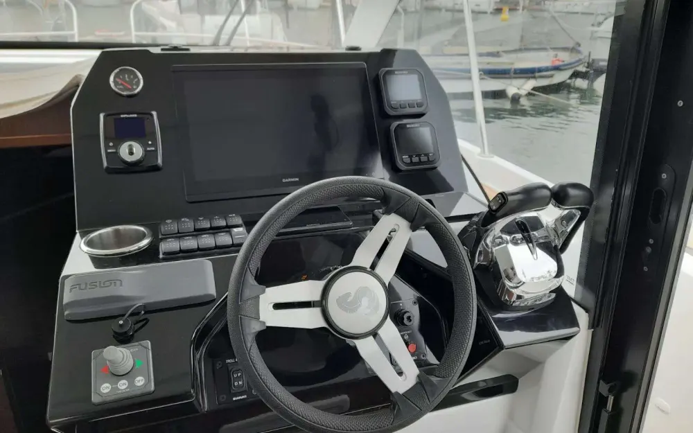 slider 33 Beneteau Antares 11 Fly