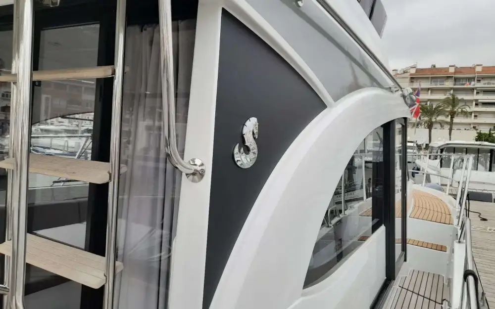 slider 38 Beneteau Antares 11 Fly