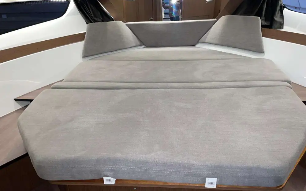 slider 3 Beneteau Antares 11 Fly