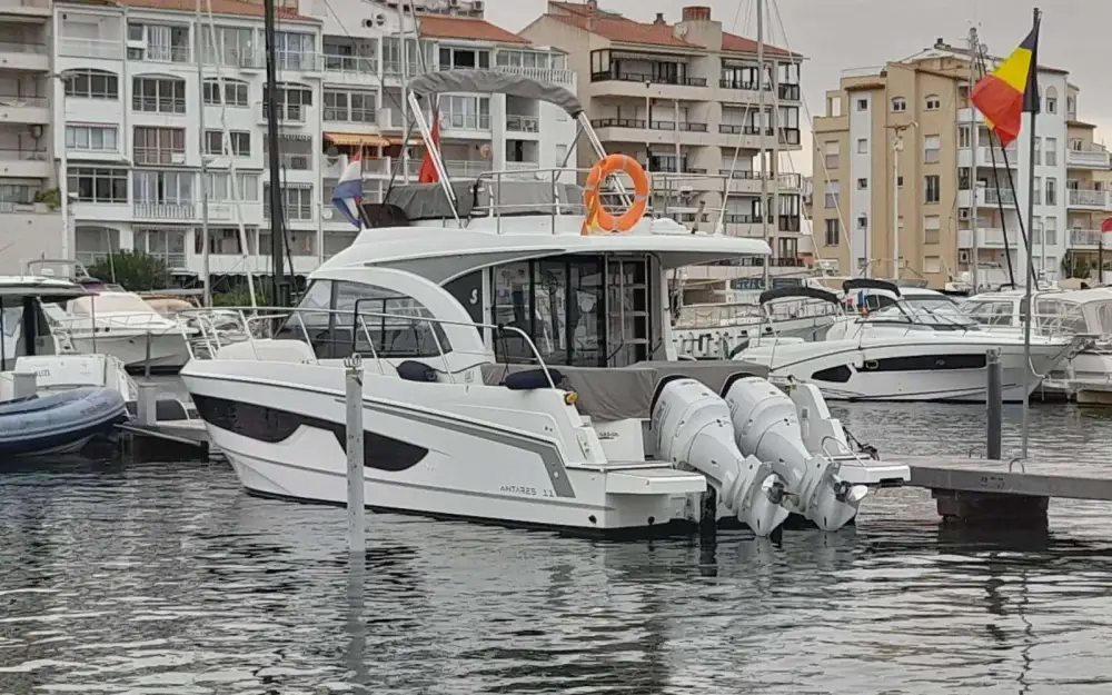 slider 39 Beneteau Antares 11 Fly