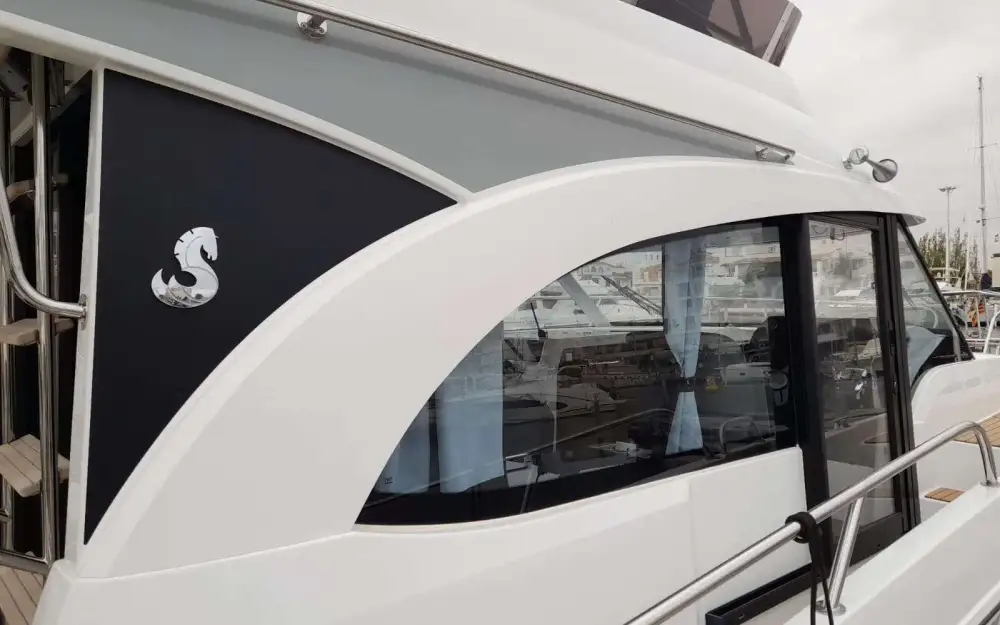 slider 7 Beneteau Antares 11 Fly