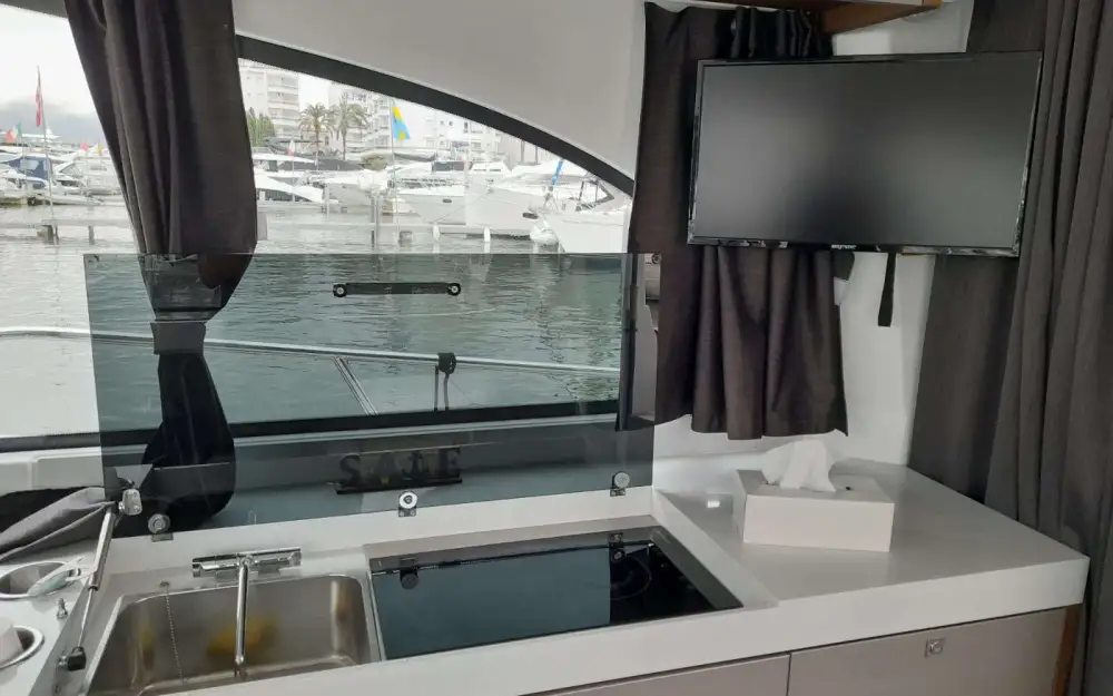 slider 8 Beneteau Antares 11 Fly